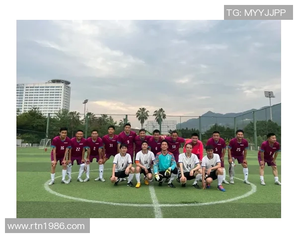 穿21号足球明星的传奇之路与背后故事揭秘 穿21号足球明星的传奇之路与背后故事揭秘