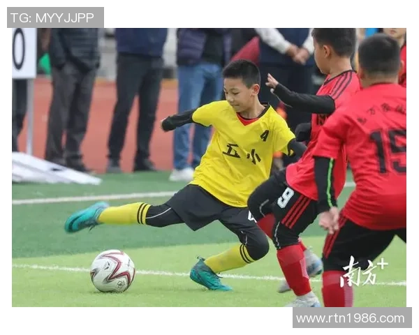 足球明星裤裆凸起照片引发热议网友热衷讨论运动员魅力与形象问题 足球明星裤裆凸起照片引发热议网友热衷讨论运动员魅力与形象问题