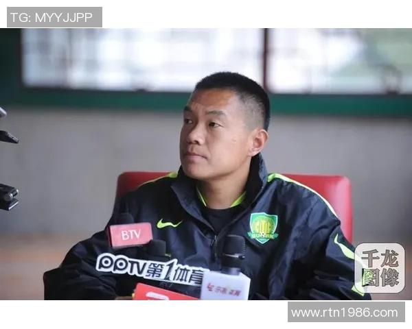 足球明星黄勇的职业生涯与成就全景回顾与分析 足球明星黄勇的职业生涯与成就全景回顾与分析